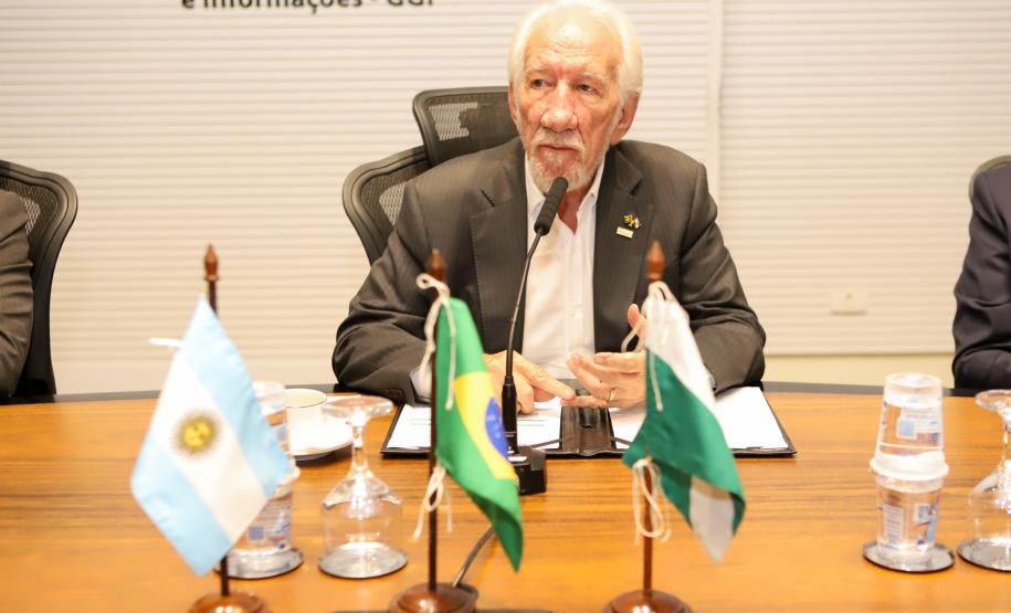 Piana apresenta avanços econômicos do Paraná a autoridades argentinas