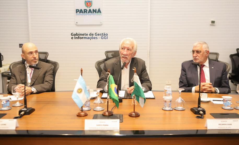 Piana apresenta avanços econômicos do Paraná a autoridades argentinas
