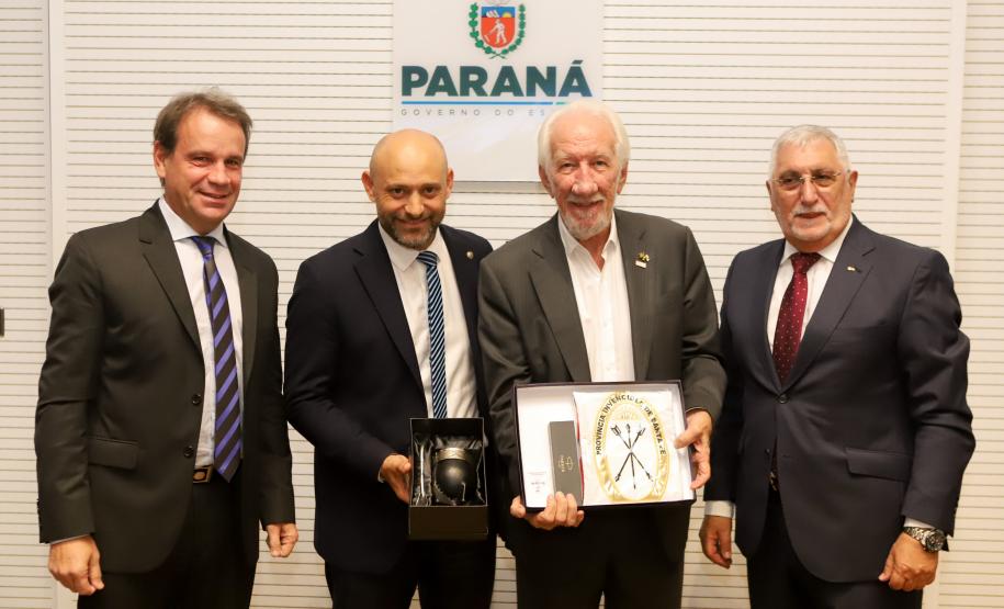 Piana apresenta avanços econômicos do Paraná a autoridades argentinas