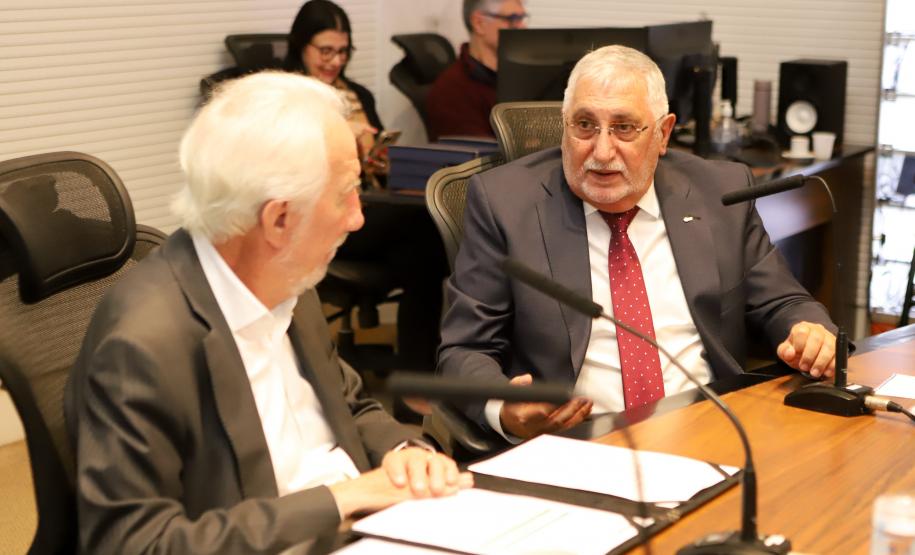 Piana apresenta avanços econômicos do Paraná a autoridades argentinas