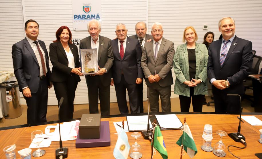 Piana apresenta avanços econômicos do Paraná a autoridades argentinas