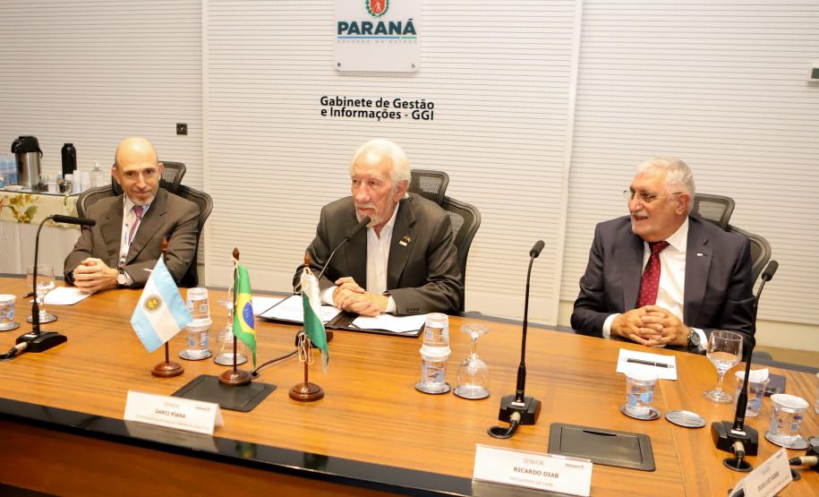 Piana apresenta avanços econômicos do Paraná a autoridades argentinas