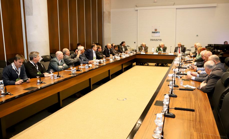Piana apresenta avanços econômicos do Paraná a autoridades argentinas