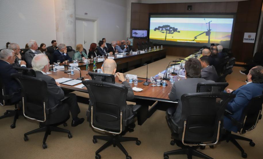 Piana apresenta avanços econômicos do Paraná a autoridades argentinas