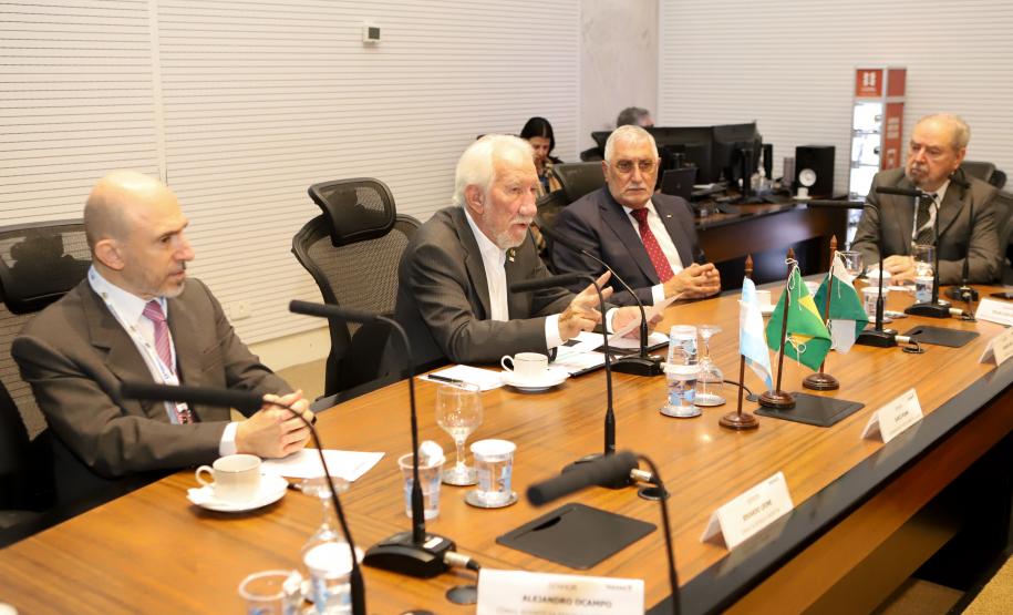 Piana apresenta avanços econômicos do Paraná a autoridades argentinas