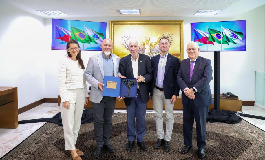 Darci Piana apresenta o Paraná ao novo cônsul-geral da República Tcheca