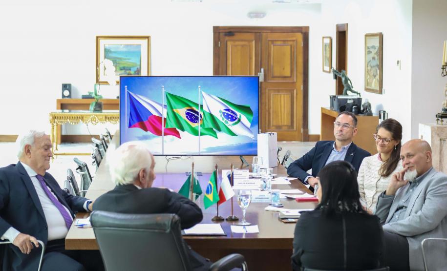 Darci Piana apresenta o Paraná ao novo cônsul-geral da República Tcheca