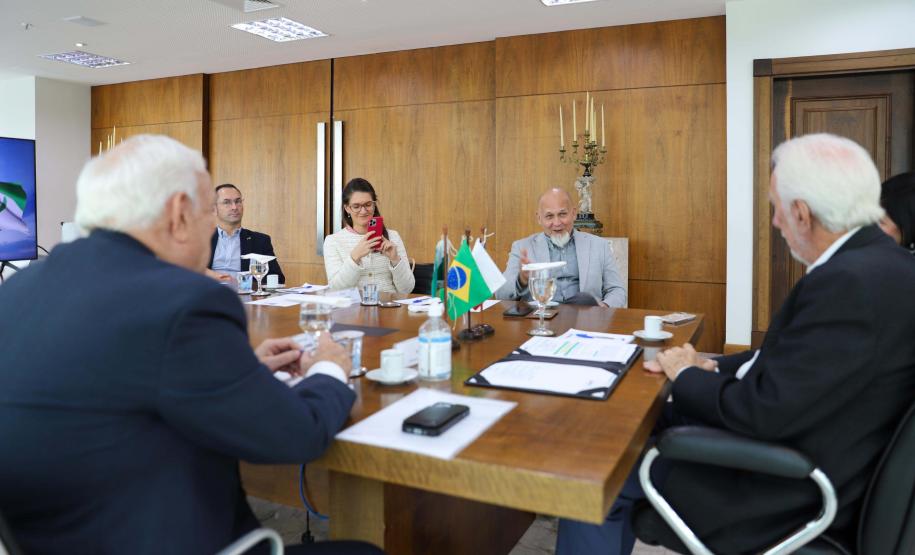 Darci Piana apresenta o Paraná ao novo cônsul-geral da República Tcheca