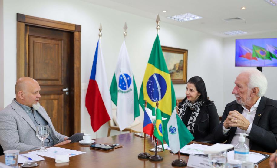 Darci Piana apresenta o Paraná ao novo cônsul-geral da República Tcheca