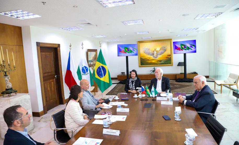 Darci Piana apresenta o Paraná ao novo cônsul-geral da República Tcheca
