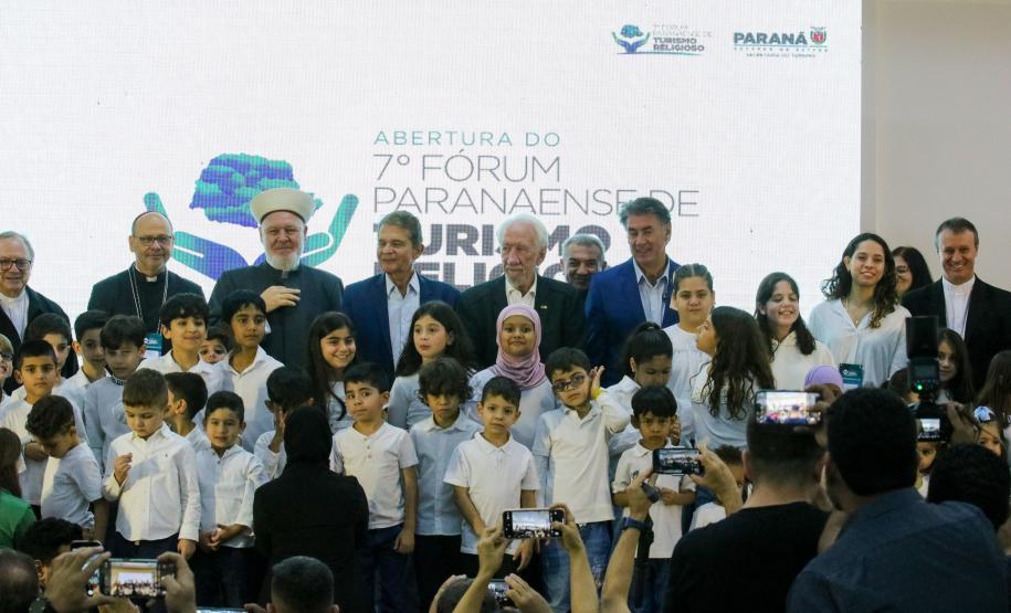 Em novo fórum, Paraná promove interreligiosidade e geração de renda com o turismo da fé