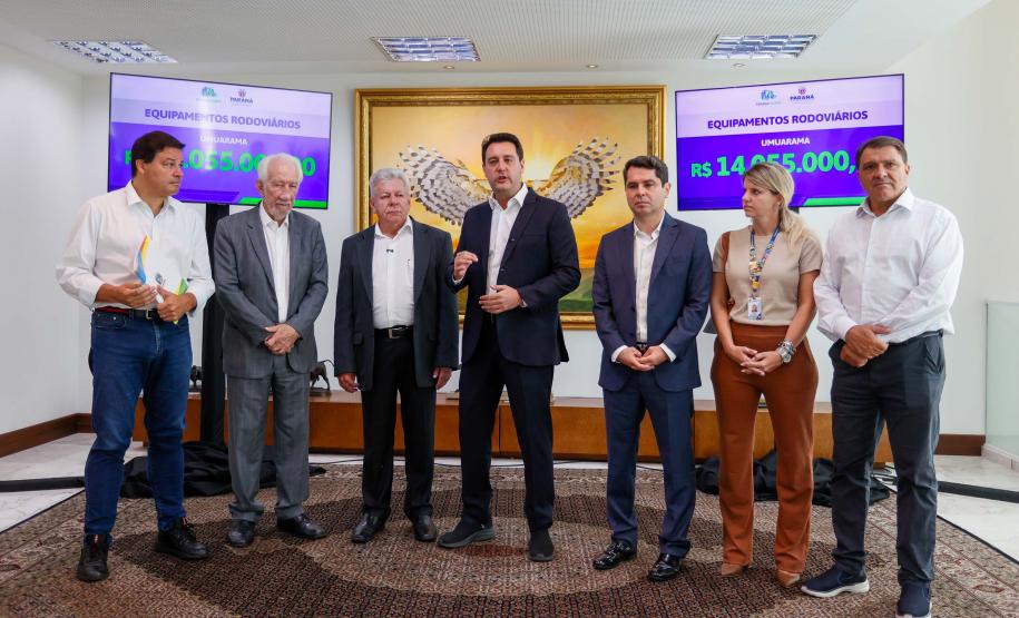 Governador libera R$ 14 milhões para compra de ônibus e caminhões para Umuarama