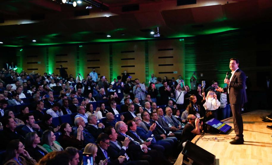 Governador destaca parceria com municípios na posse da nova diretoria da AMP