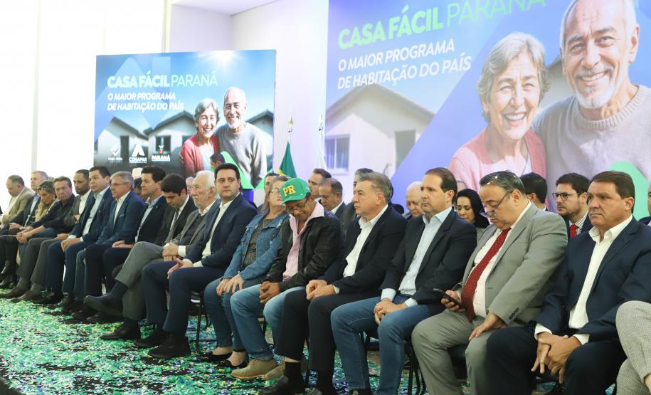 Casa Fácil Paraná chega a 110 mil famílias beneficiadas e investirá mais R$ 1,5 bilhão