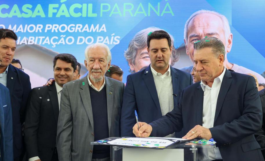 Casa Fácil Paraná chega a 110 mil famílias beneficiadas e investirá mais R$ 1,5 bilhão