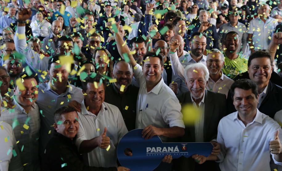 Sonho realizado: governador entrega residencial com 528 apartamentos em Guarapuava