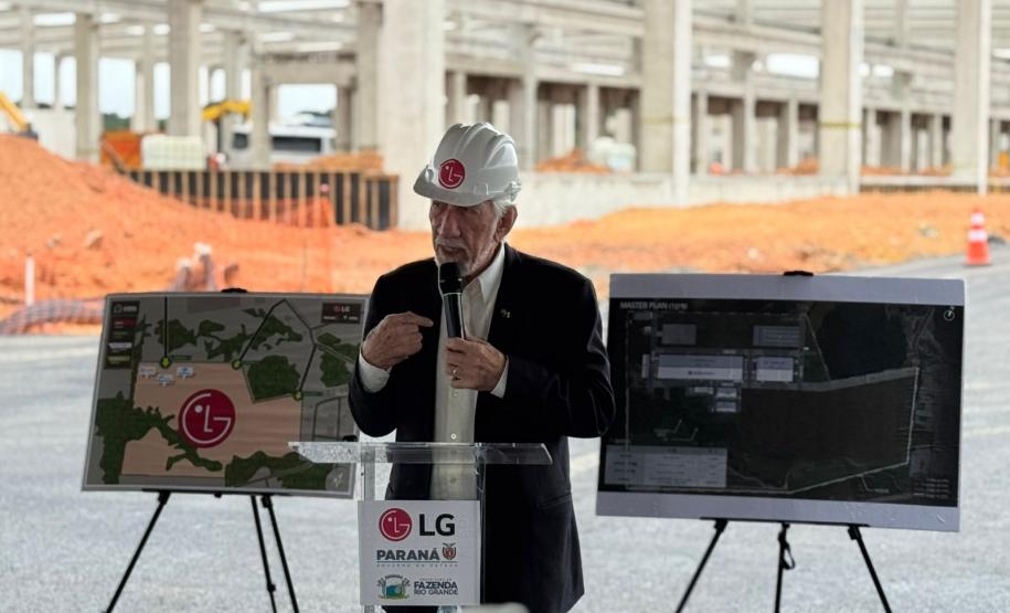 Darci Piana visita obras de nova fábrica bilionária da LG em Fazenda Rio Grande