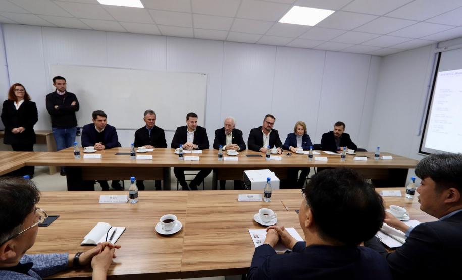 Darci Piana visita obras de nova fábrica bilionária da LG em Fazenda Rio Grande