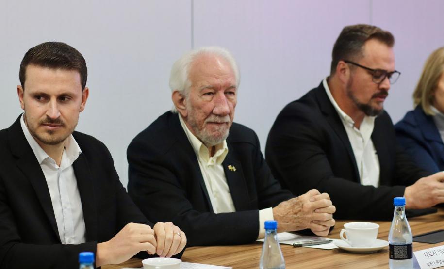 Darci Piana visita obras de nova fábrica bilionária da LG em Fazenda Rio Grande