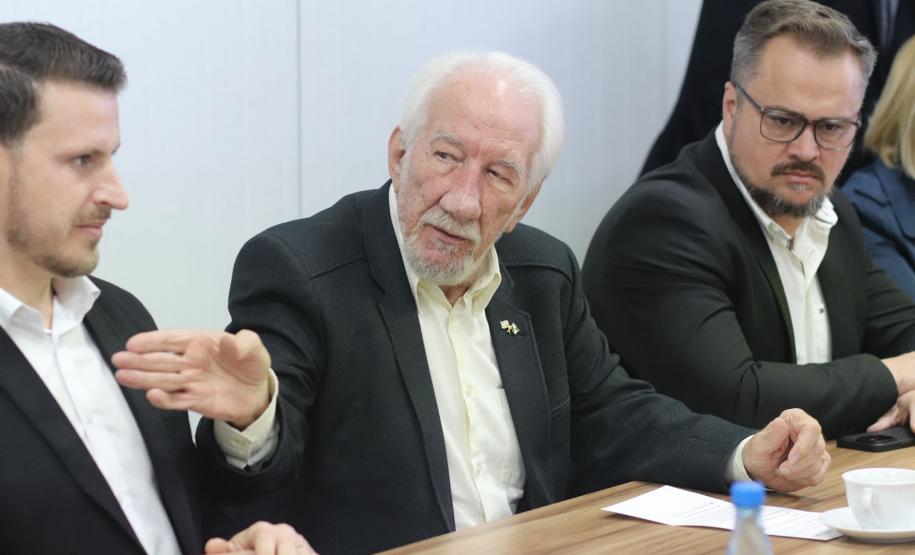 Darci Piana visita obras de nova fábrica bilionária da LG em Fazenda Rio Grande