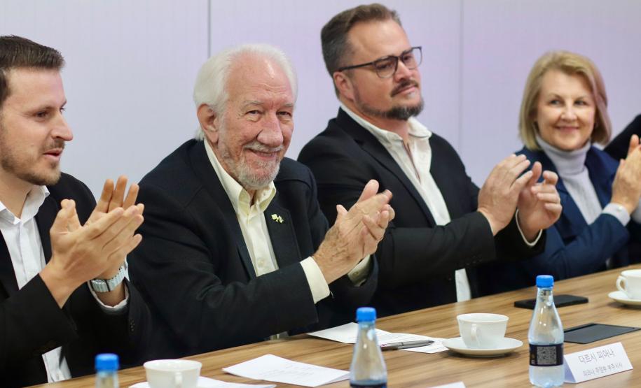 Darci Piana visita obras de nova fábrica bilionária da LG em Fazenda Rio Grande