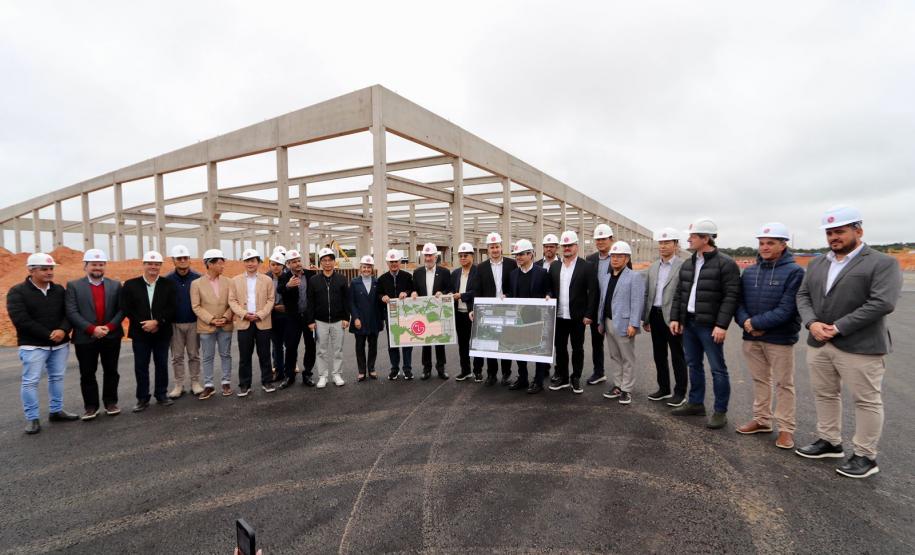Darci Piana visita obras de nova fábrica bilionária da LG em Fazenda Rio Grande