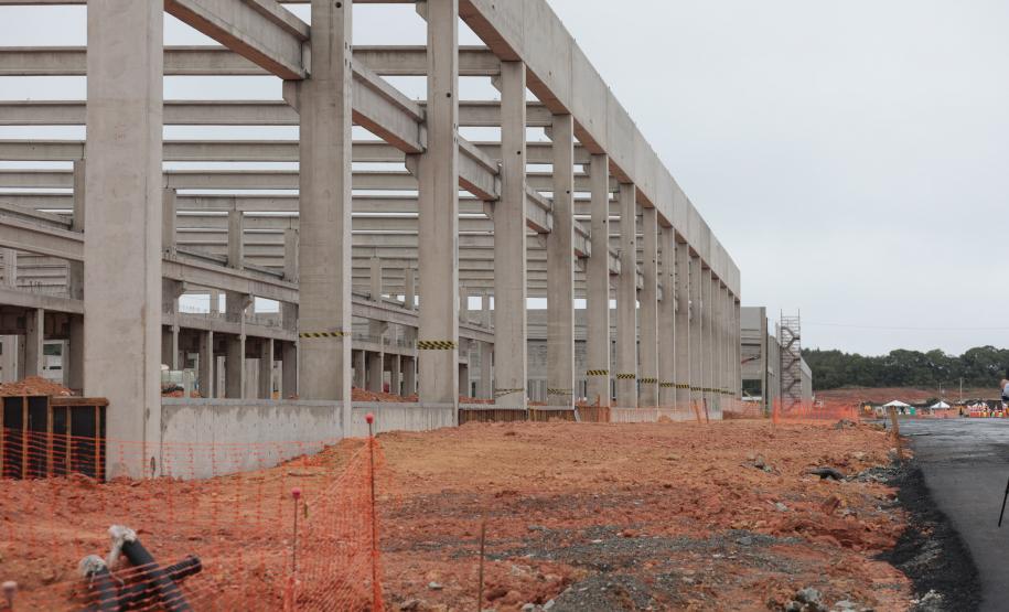 Darci Piana visita obras de nova fábrica bilionária da LG em Fazenda Rio Grande