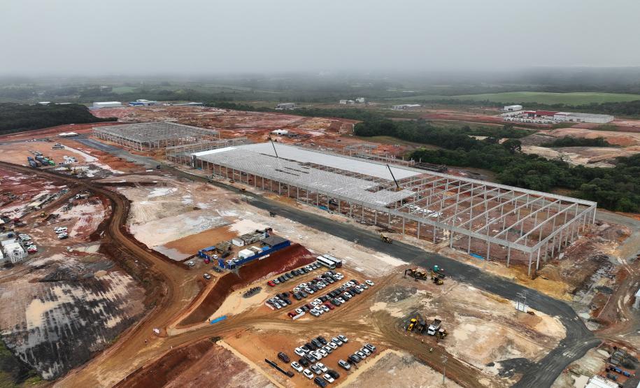 Darci Piana visita obras de nova fábrica bilionária da LG em Fazenda Rio Grande