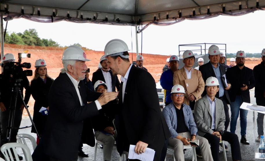 Darci Piana visita obras de nova fábrica bilionária da LG em Fazenda Rio Grande