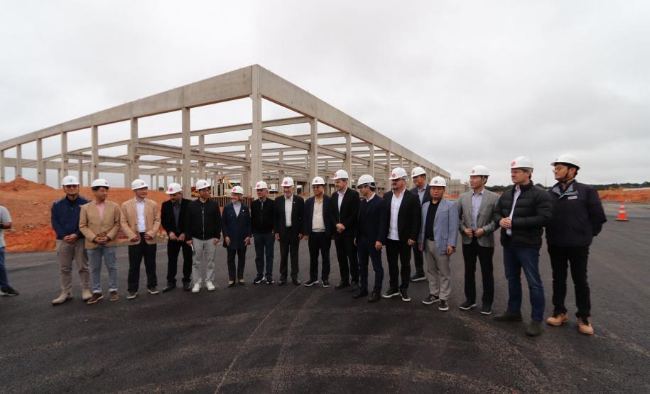 Darci Piana visita obras de nova fábrica bilionária da LG em Fazenda Rio Grande