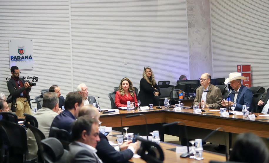 Piana recebe delegação mexicana de Chihuahua para debater parcerias com o Paraná