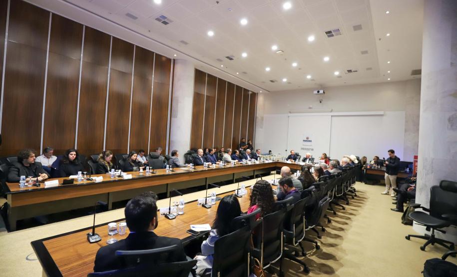 Piana recebe delegação mexicana de Chihuahua para debater parcerias com o Paraná