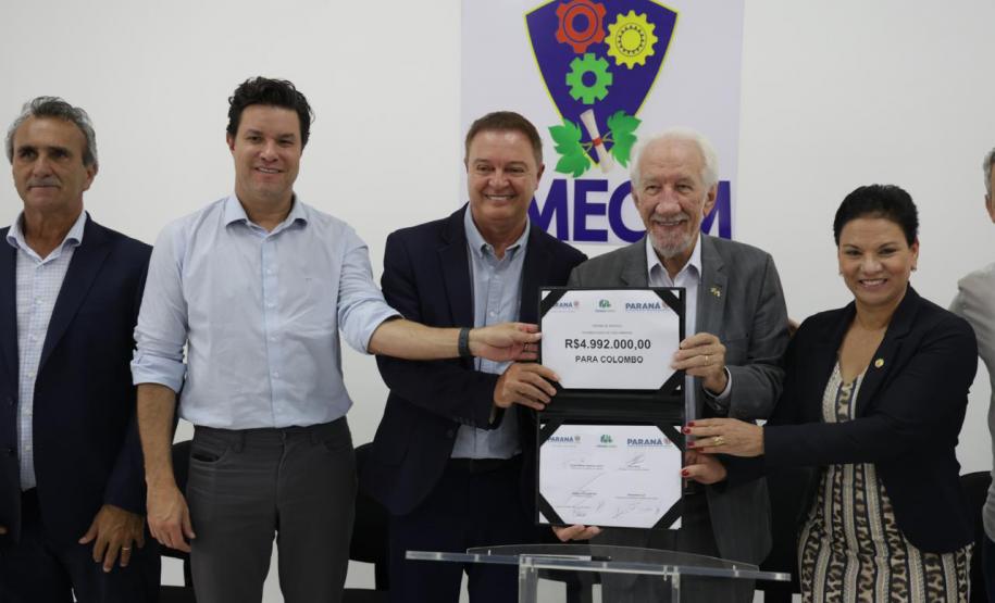 Estado formaliza investimento de R$ 4,7 milhões para pavimentação em Colombo