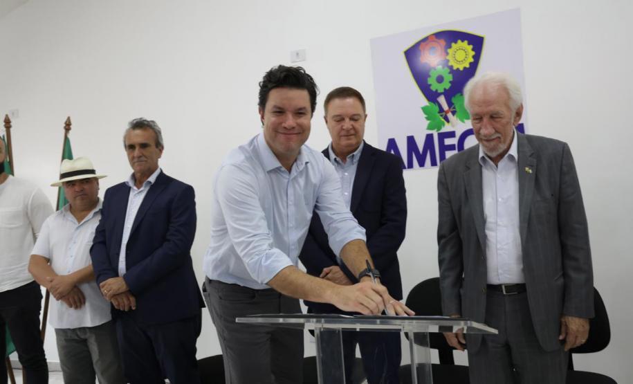 Estado formaliza investimento de R$ 4,7 milhões para pavimentação em Colombo