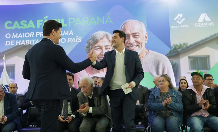 Convênio entre Cohapar e Sanepar vai levar banheiros a mais de 3 mil residências