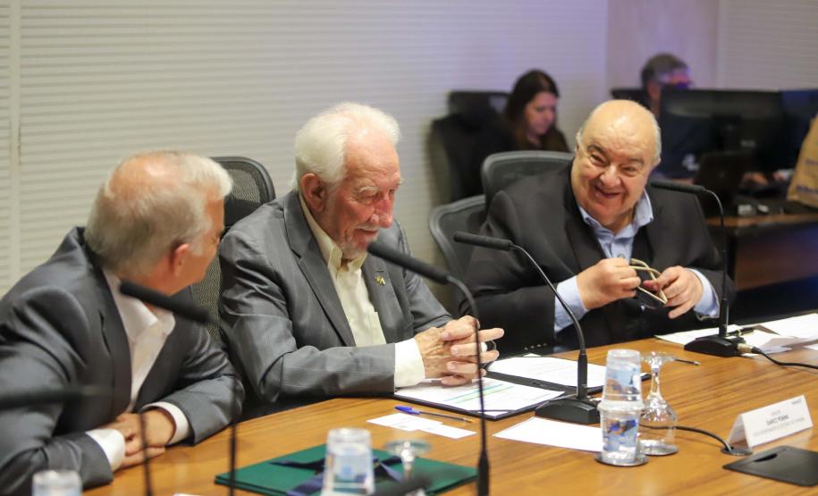 Paraná apresenta potenciais agroindustriais à gigante da irrigação da Arábia Saudita