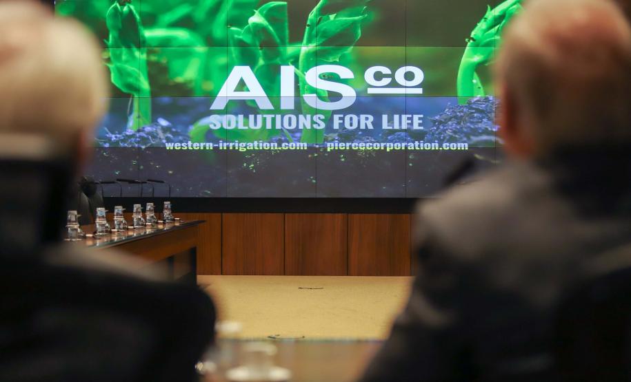 Paraná apresenta potenciais agroindustriais à gigante da irrigação da Arábia Saudita