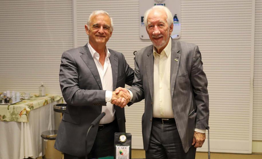 Paraná apresenta potenciais agroindustriais à gigante da irrigação da Arábia Saudita