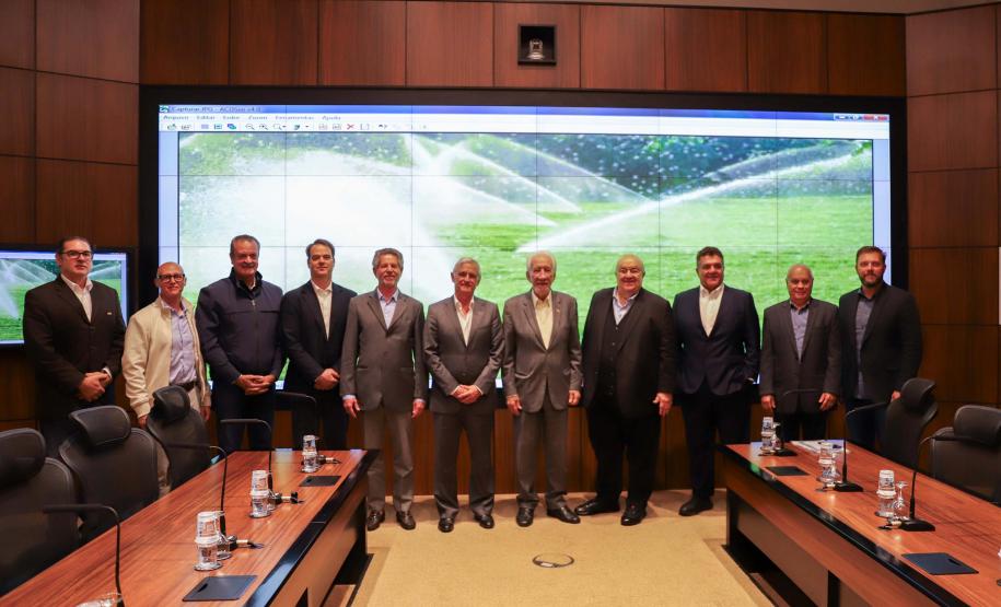 Paraná apresenta potenciais agroindustriais à gigante da irrigação da Arábia Saudita