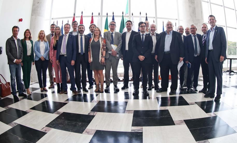 Governador recebe comitiva da União Europeia para fortalecer laços com o Paraná