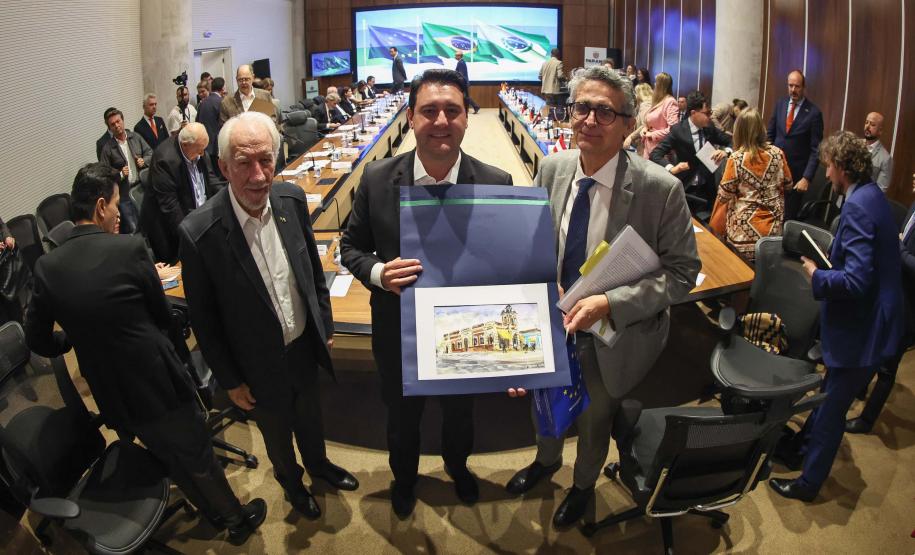 Governador recebe comitiva da União Europeia para fortalecer laços com o Paraná