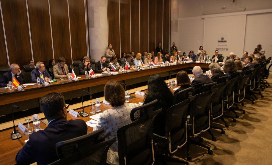 Governador recebe comitiva da União Europeia para fortalecer laços com o Paraná