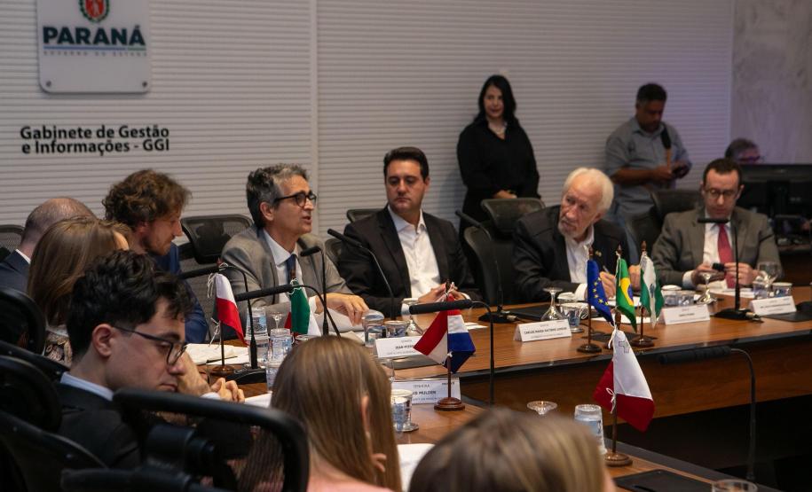 Governador recebe comitiva da União Europeia para fortalecer laços com o Paraná