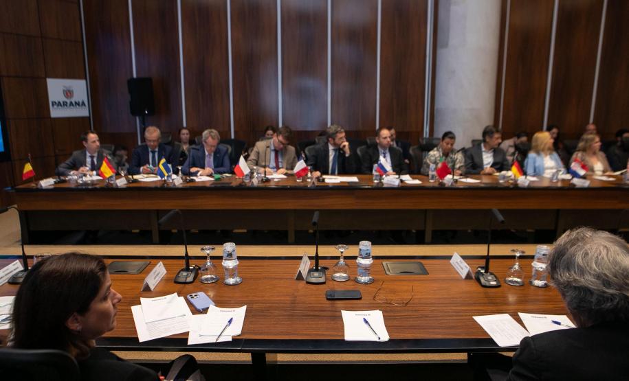 Governador recebe comitiva da União Europeia para fortalecer laços com o Paraná