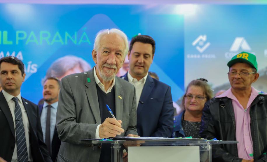 Estado assina contratos do Vida Nova para construir 2,5 mil casas para famílias de áreas de risco