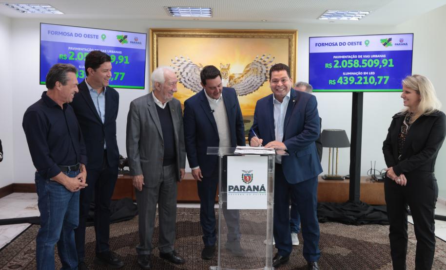 Governo libera mais R$ 36,5 milhões para o Asfalto Novo, Vida Nova em 9 municípios