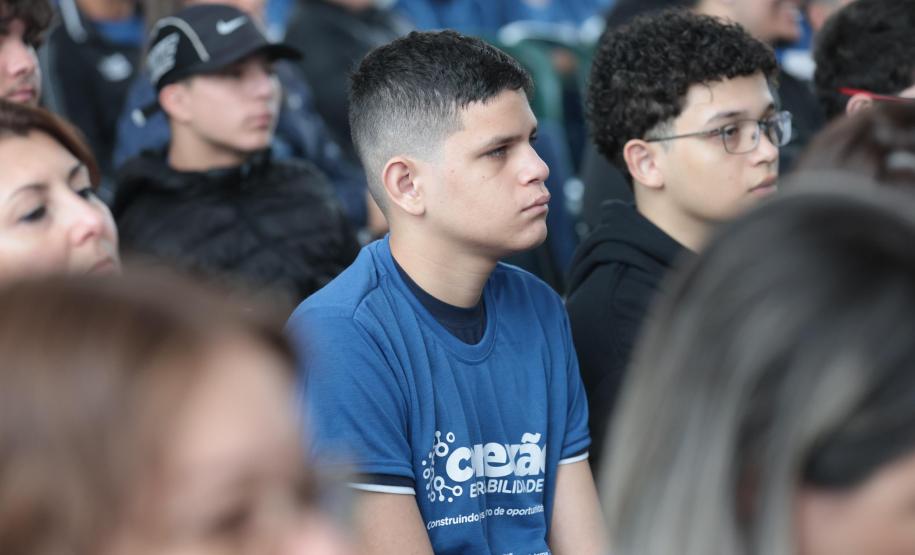 Da escola ao estágio: jovens ganham autonomia com programa de empregabilidade