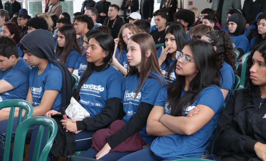 Da escola ao estágio: jovens ganham autonomia com programa de empregabilidade