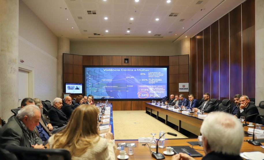 Parceria com Sebrae/PR vai difundir selo de combate à violência contra mulheres