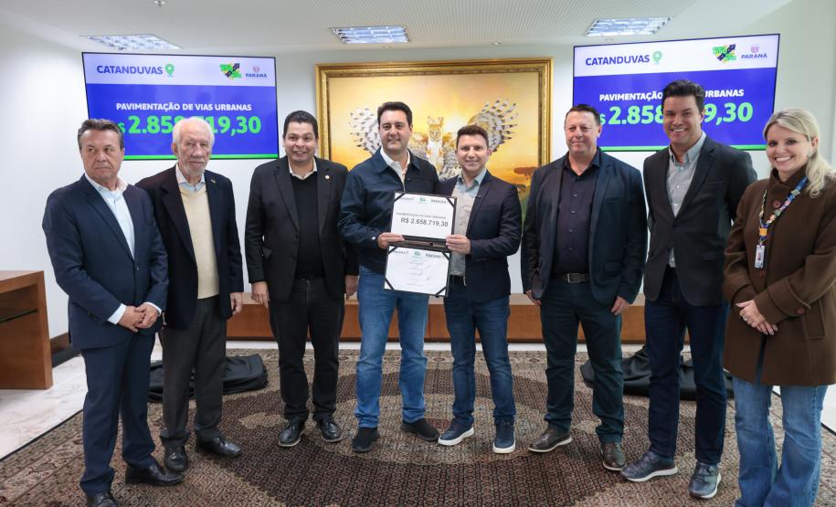 Estado anuncia R$ 49,3 milhões para mais 10 municípios dentro do Asfalto Novo, Vida Nova